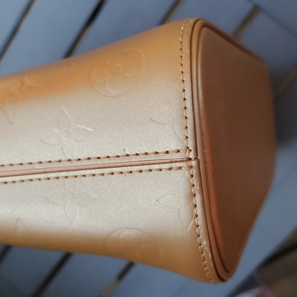 💥💥SOLD💥💥LV Sutter Shoulder bag - Picture 5 of 12